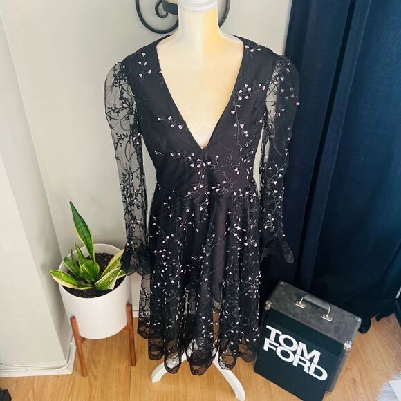 HELSI Ella Embroidered Long Sleeve Deep V-Neck Midi Dress, Black, XL, 12/14, NWT - Picture 1 of 17